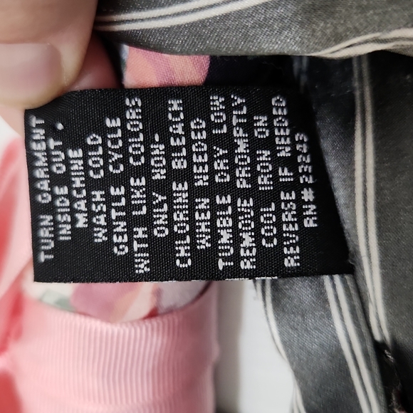 New York & Co gray pinstriped blouse, sz L - Picture 9 of 9